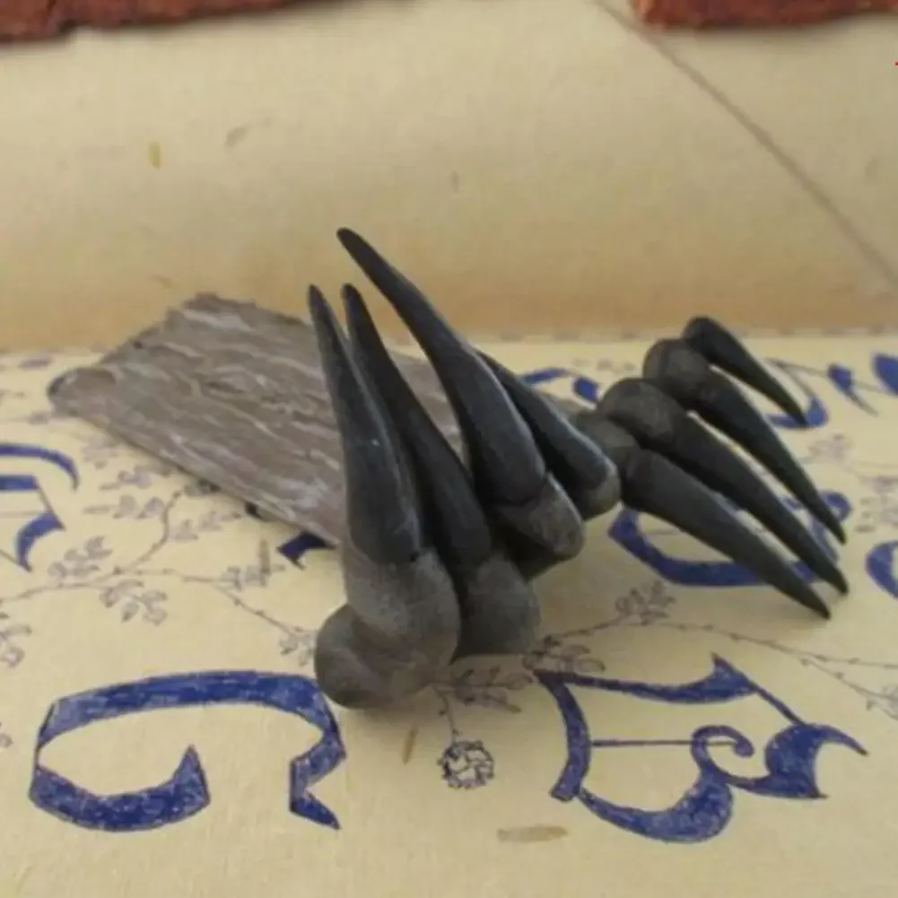 Thriller Devil's Hand Bookmark - đánh giá và giá Resin Art Bookmark